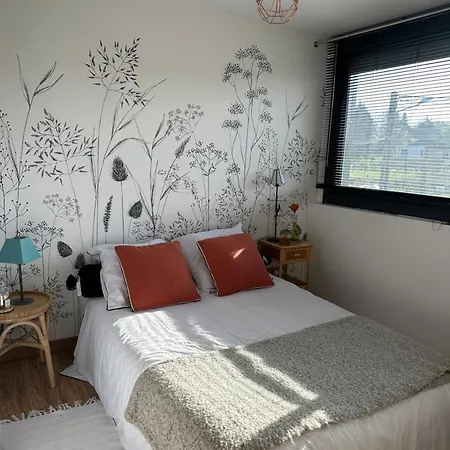 Habitación en casa particular Maison Avec Piscine La Chapelle-Saint-Aubin