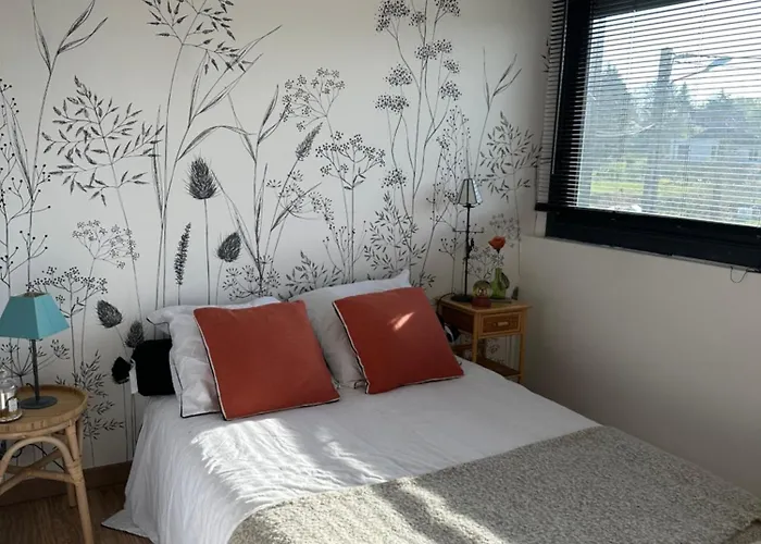 Habitación en casa particular Maison Avec Piscine La Chapelle-Saint-Aubin